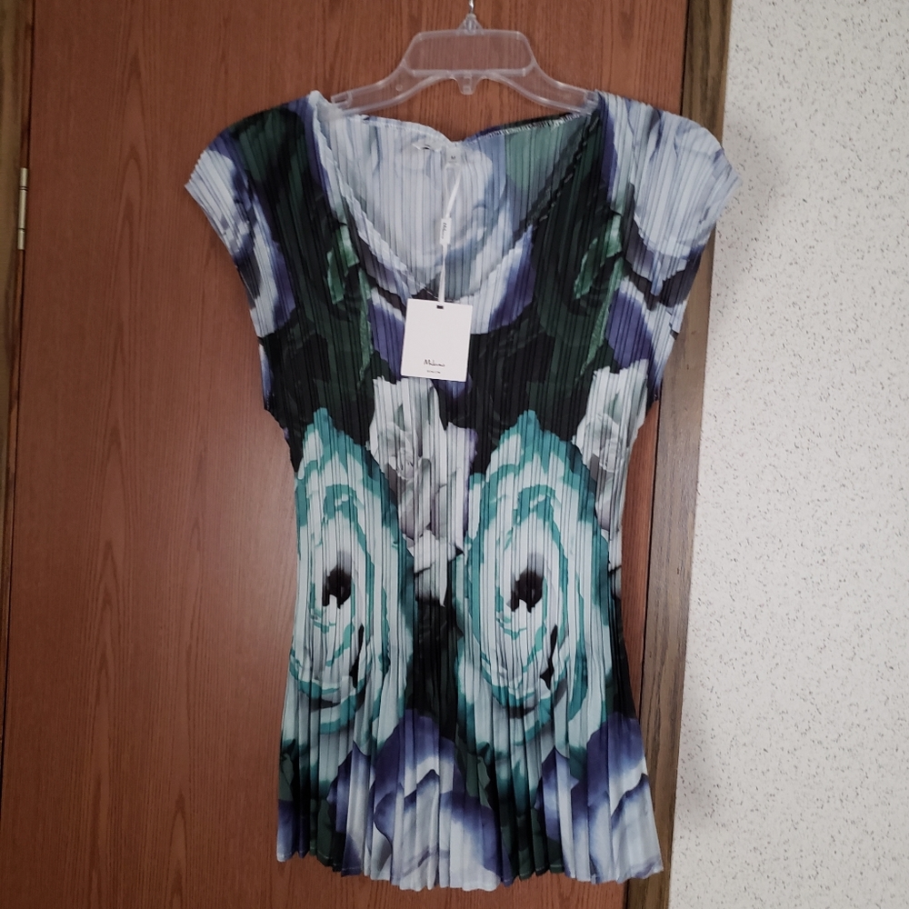 NWT Ladies M Milano pleated Shirt Roses